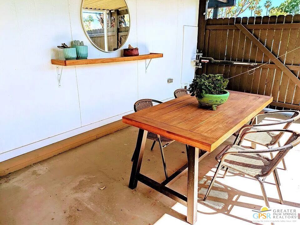 Residential Lease for rent at 20 Via Valverde, Cathedral City CA featuring 2 beds and 2 baths