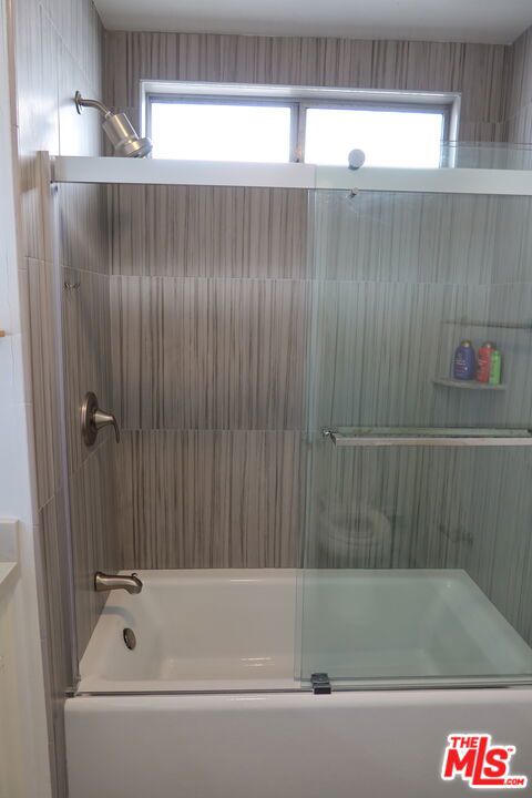 Residential Lease for rent at 944 Palm Avenue 2, West Hollywood CA featuring 2 beds and 3 baths