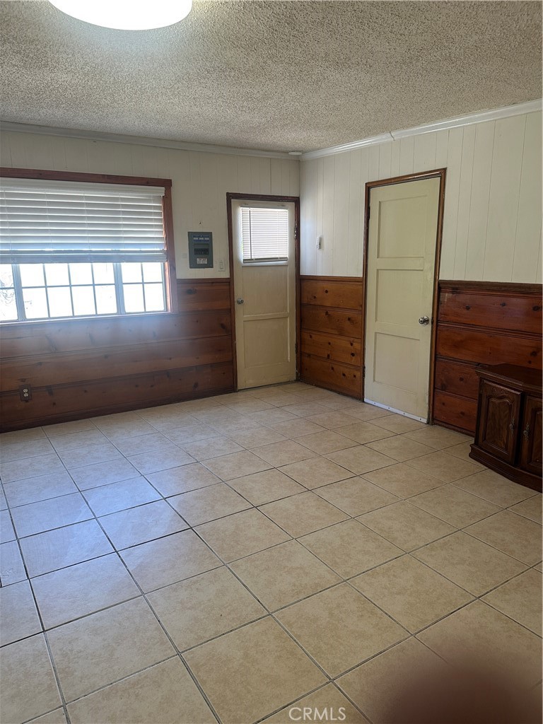 Residential Lease for rent at 8731 S Gramercy, Los Angeles, Los Angeles County CA featuring 1 bed and 1 bath