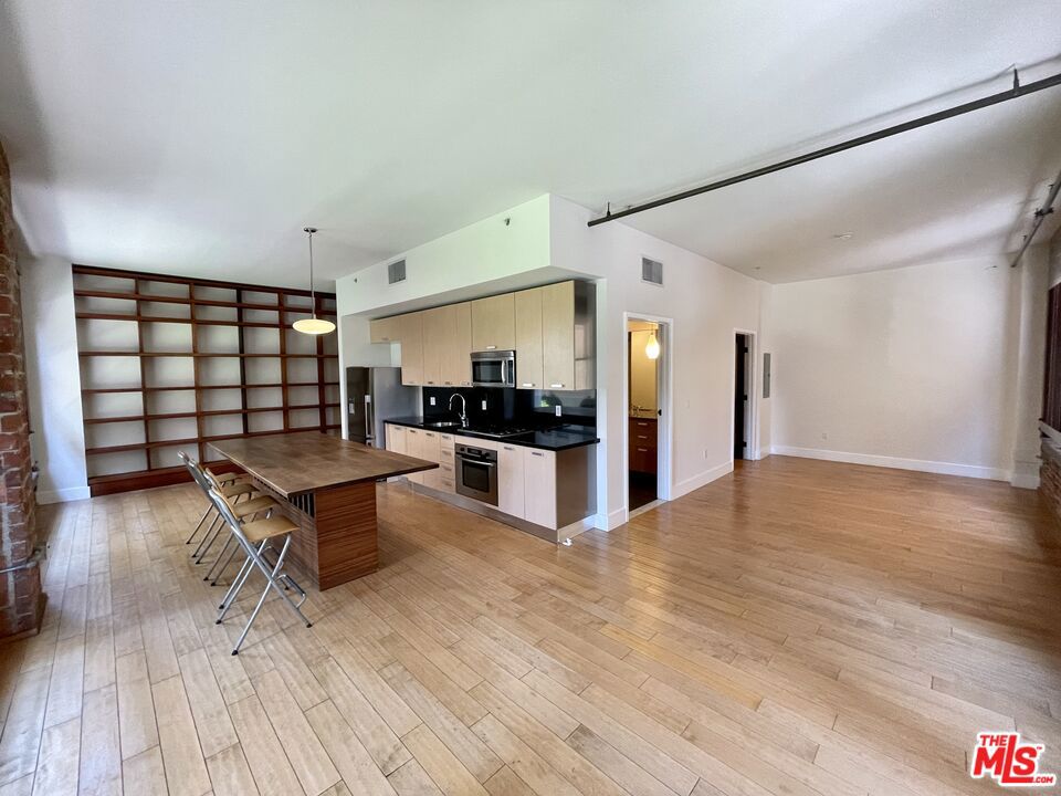 Residential Lease for rent at 460 S SPRING Street 312, Los Angeles, Los Angeles County CA featuring 1 bed and 1 bath