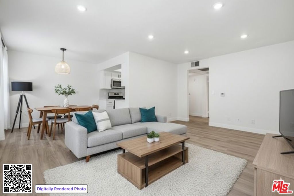 Residential Lease for rent at 3321 Keystone Avenue 4, Los Angeles, Los Angeles County CA featuring 2 beds and 2 baths