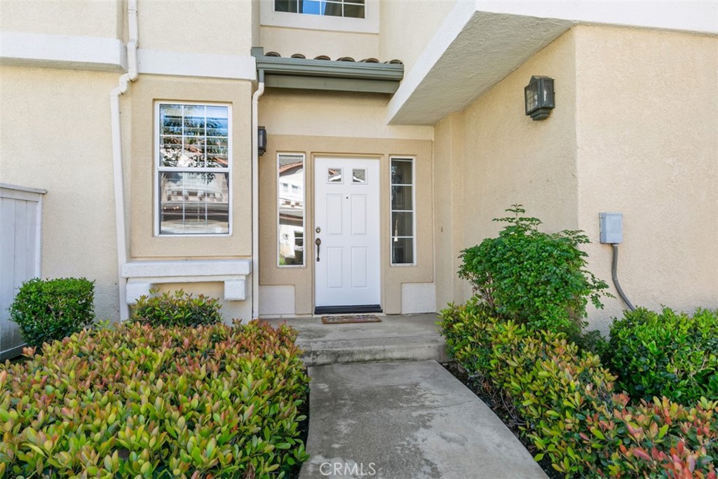Residential Lease for rent at 8 Luzern, Mission Viejo CA featuring 3 beds and 3 baths