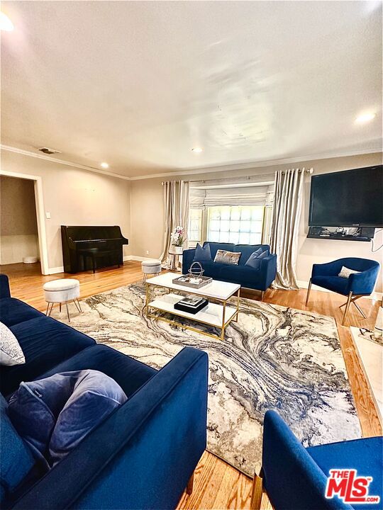 Residential Lease for rent at 6618 Moore Drive, Los Angeles, Los Angeles County CA featuring 4 beds and 3 baths