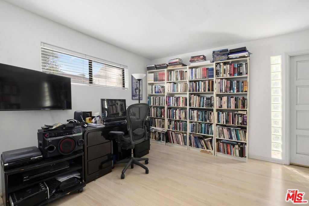 Residential Lease for rent at 8546 Hillside Avenue, Los Angeles CA featuring 3 beds and 4 baths