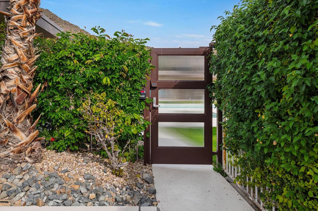 Residential for sale at 500 W Arenas Road 4, Palm Springs CA featuring 2 beds and 2 baths