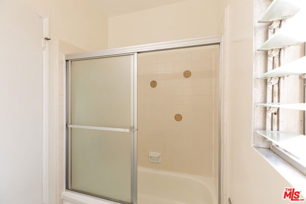 Residential Lease for rent at 1295 FEDERAL Avenue 24, Los Angeles, Los Angeles County CA featuring 1 bed and 1 bath