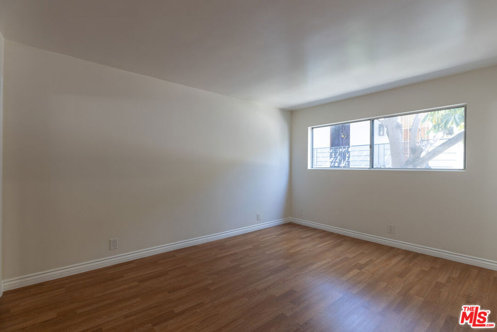 Residential Lease for rent at 1338 14TH Street 104, Santa Monica, Los Angeles County CA featuring 2 beds and 2 baths