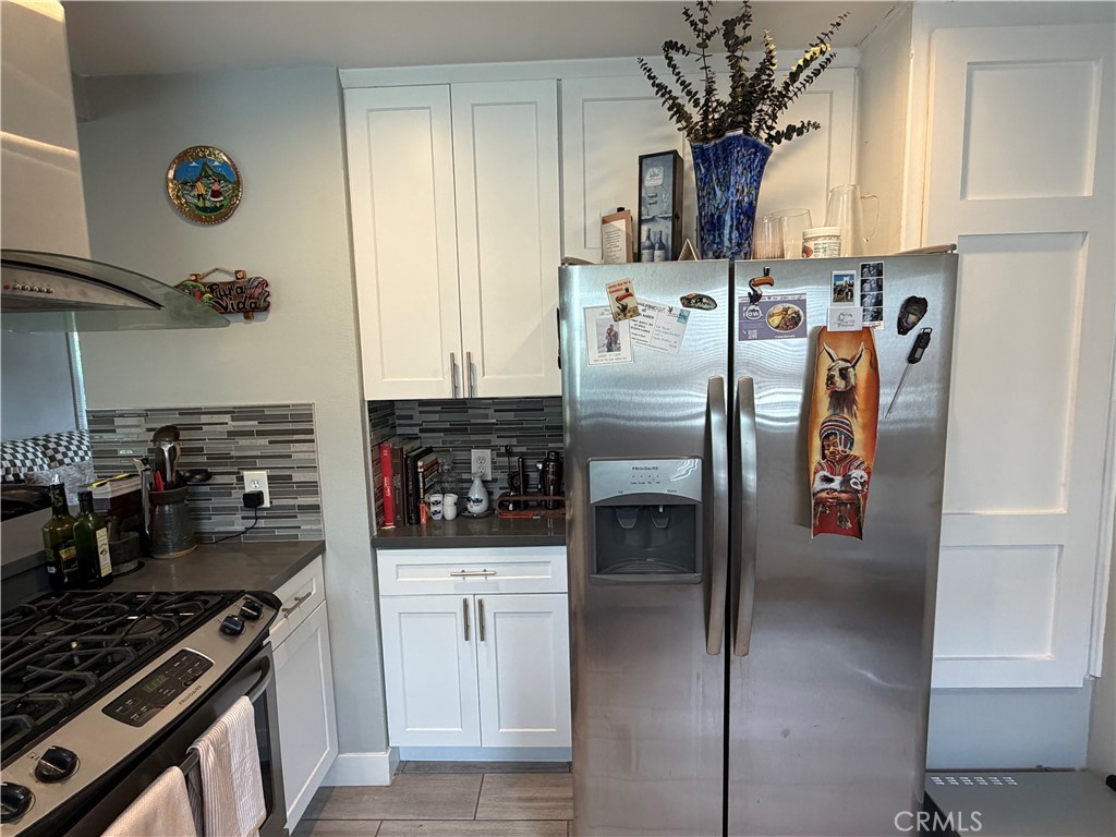 Residential Lease for rent at 2852 Exposition Boulevard C, Santa Monica, Los Angeles County CA featuring 2 beds and 1 bath