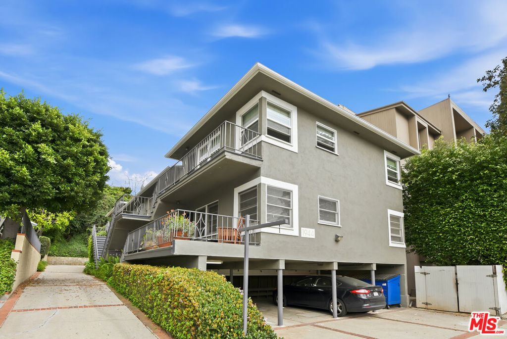 Residential Lease for rent at 1944 S Beverly Glen Boulevard 2, Los Angeles, Los Angeles County CA featuring 1 bed and 1 bath