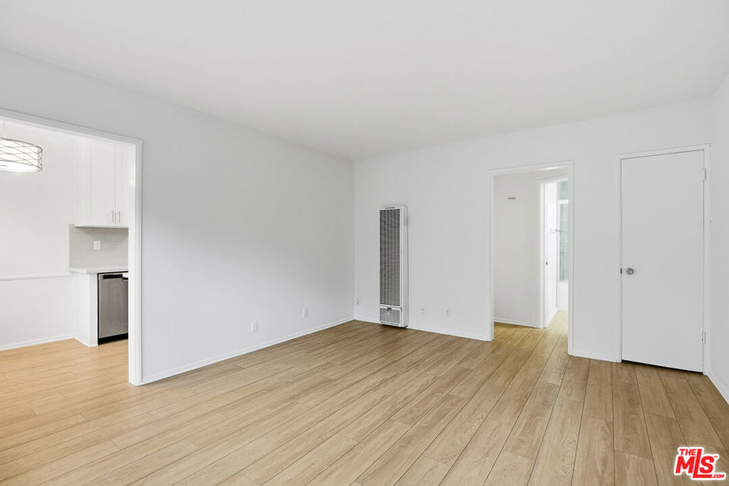 Residential Lease for rent at 1944 S Beverly Glen Boulevard 6, Los Angeles, Los Angeles County CA featuring 1 bed and 1 bath