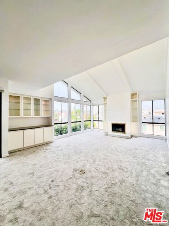 Residential Lease for rent at 11805 Mayfield Avenue 306, Los Angeles, Los Angeles County CA featuring 2 beds and 2 baths