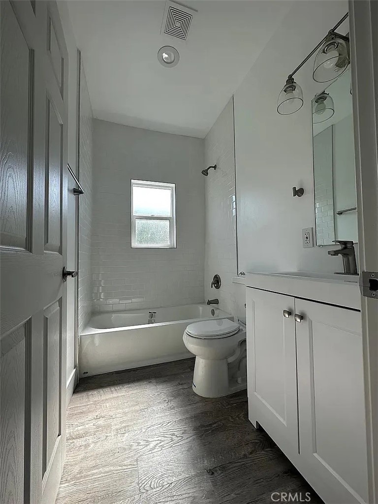 Residential Lease for rent at 8633 Park 1/2, Bellflower CA featuring 2 beds and 1 bath