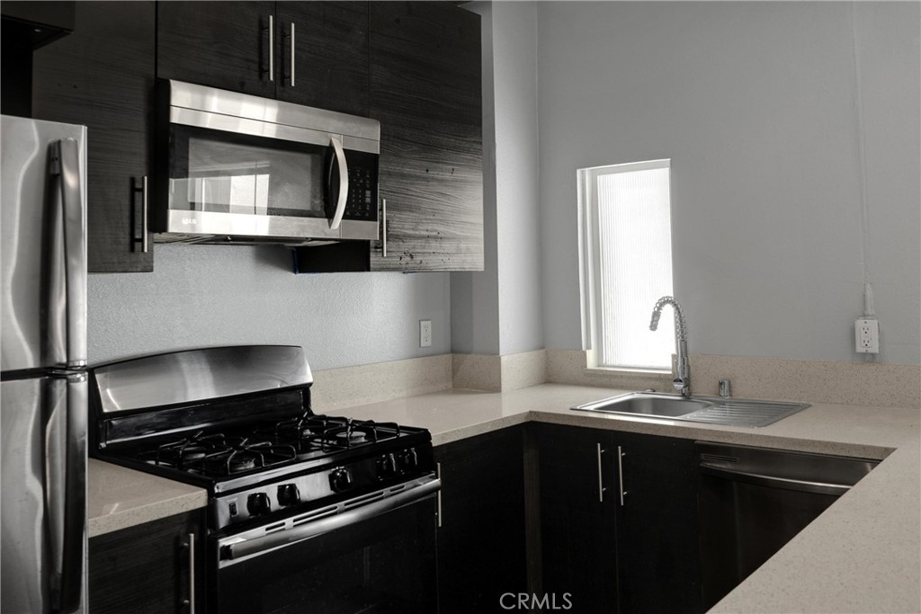 Residential Lease for rent at 601 Linden 303, Long Beach CA featuring 1 bed and 1 bath