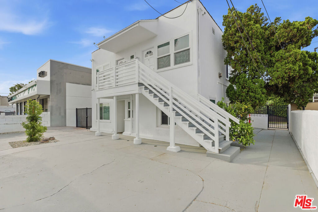 Active for sale at Santa Monica, CA, Santa Monica, CA CA and 3 baths
