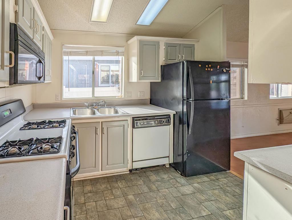 Manufactured In Park for sale at 70200 Dillon Road 346, Desert Hot Springs CA featuring 2 beds and 1 bath