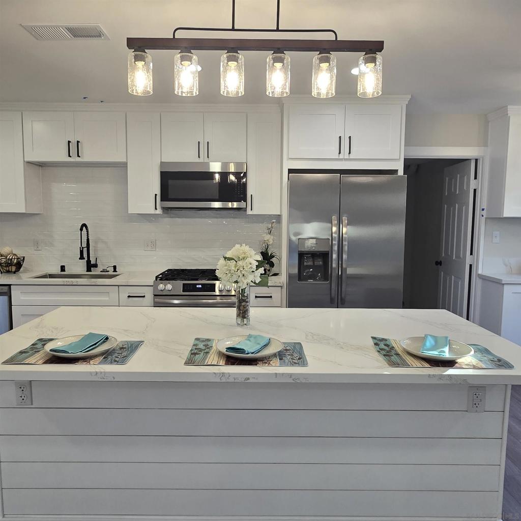 Residential Lease for rent at 8202 Beaver Lake Dr., San Diego, San Diego County CA featuring 4 beds and 2 baths