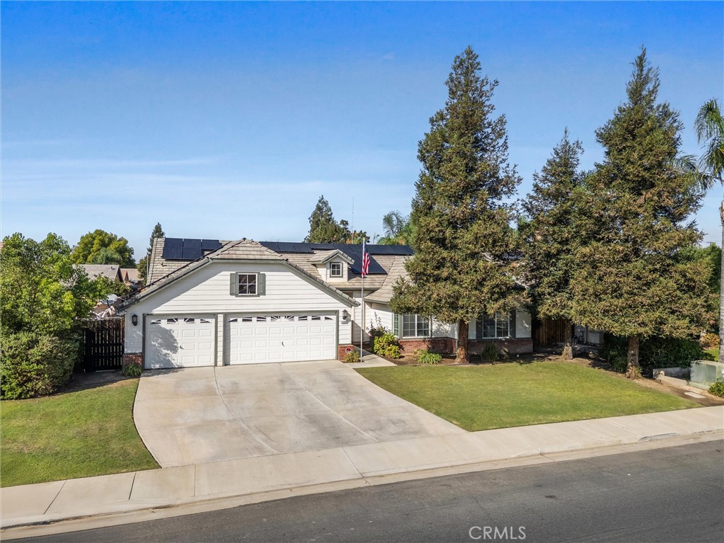 Residential for sale at 11326 Valletta Avenue, Bakersfield CA featuring 3 beds and 3 baths