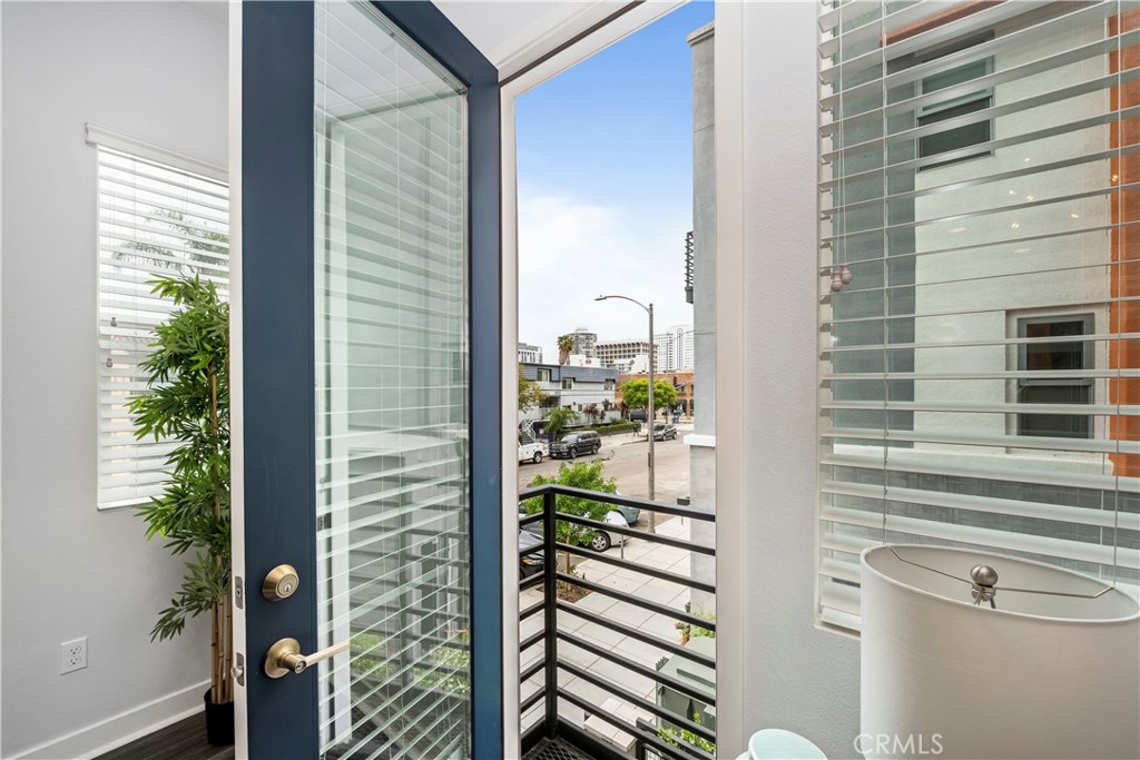 Residential Lease for rent at 231 Elm Avenue, Long Beach CA featuring 2 beds and 3 baths