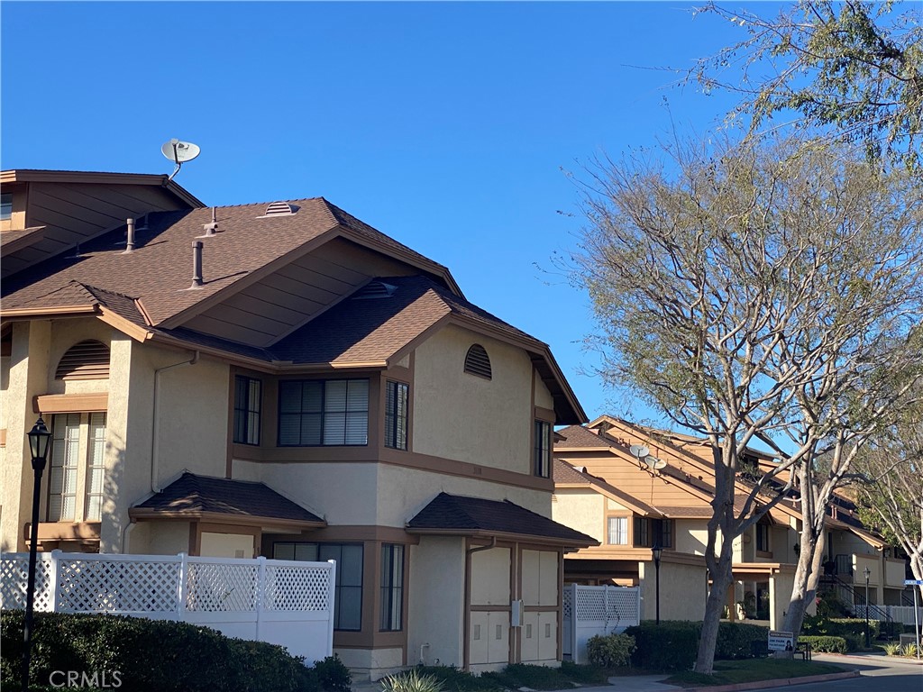 Residential Lease for rent at 3110 Cochise Way 103, Fullerton CA featuring 2 beds and 2 baths