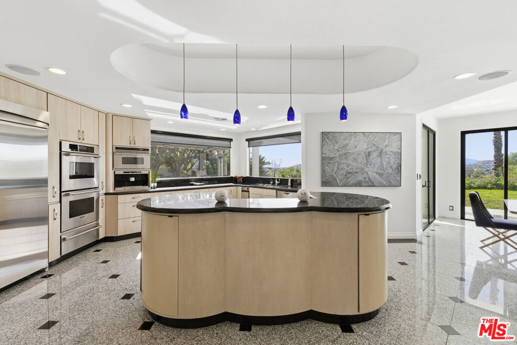 Residential Lease for rent at 24366 La Masina Court, Calabasas CA featuring 5 beds and 6 baths