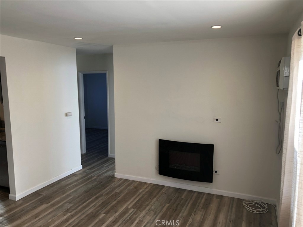 Residential Lease for rent at 11572 Braddock, Culver City CA featuring 2 beds and 1 bath