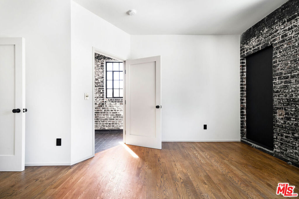 Residential Lease for rent at 3020 W Sunset Boulevard, Los Angeles, Los Angeles County CA featuring 2 beds and 2 baths