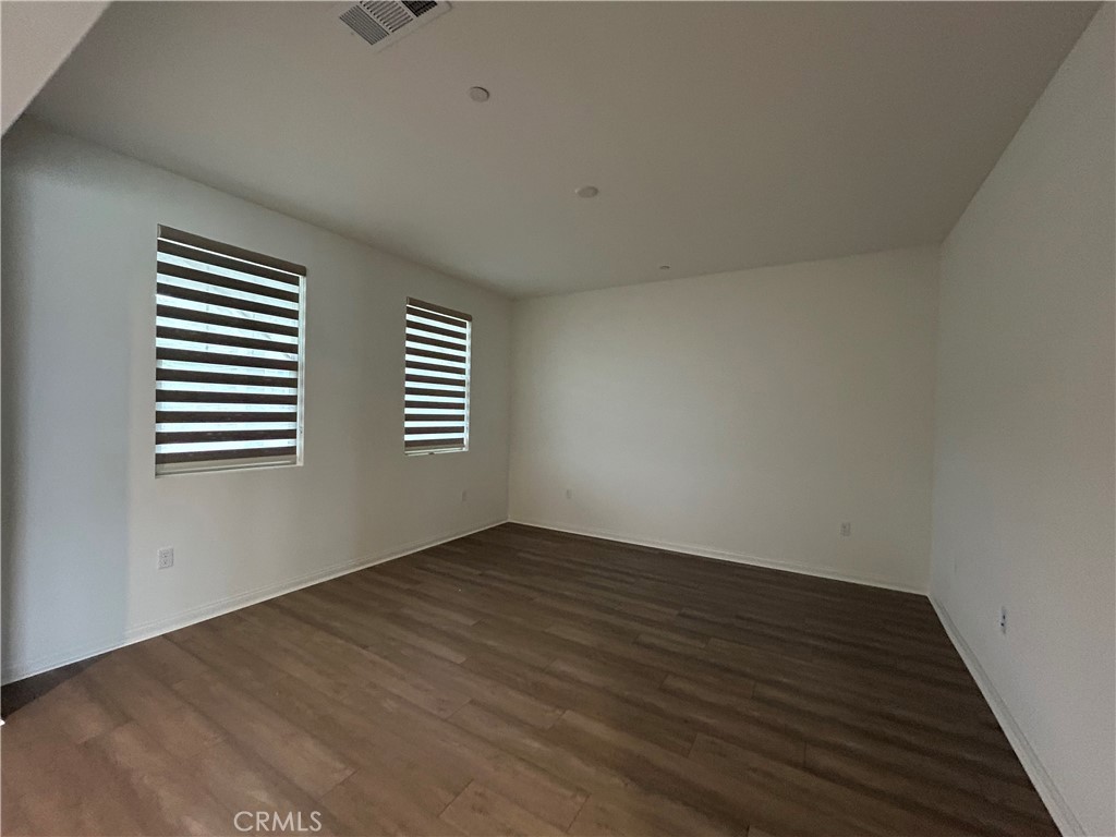 Residential Lease for rent at 25122 River Peak, Menifee CA featuring 6 beds and 4 baths