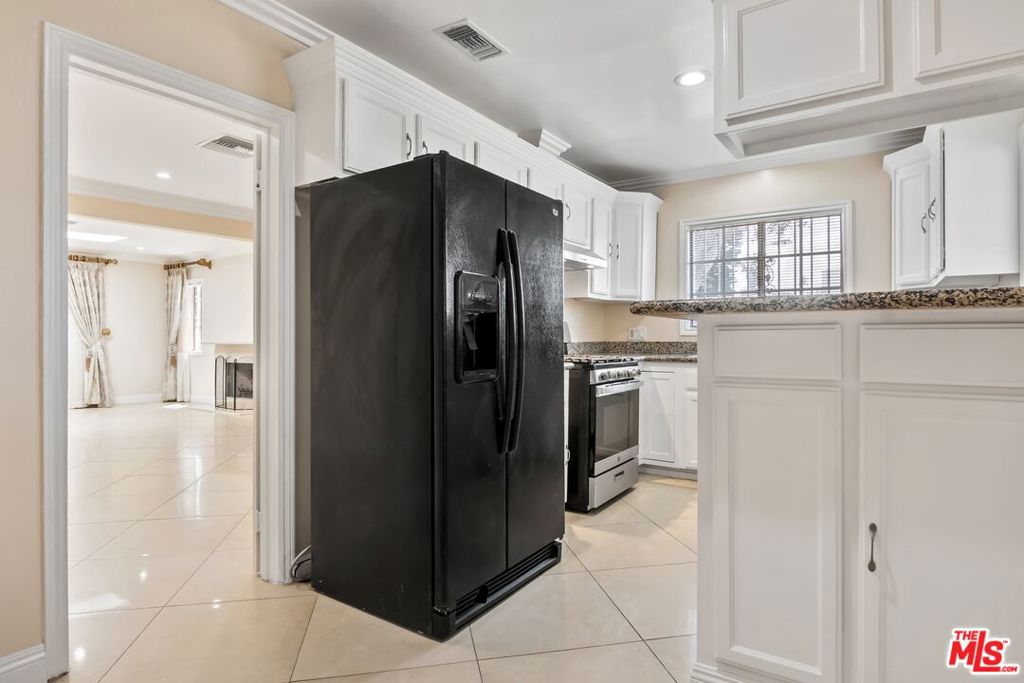 Residential Lease for rent at 2151 Glendon Avenue, Los Angeles, Los Angeles County CA featuring 4 beds and 3 baths