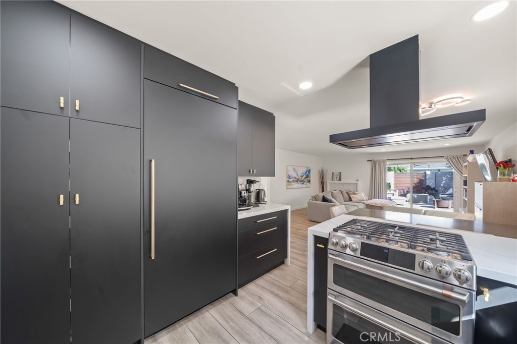 Active for sale at Lakewood, CA, Lakewood, CA CA and 2 baths