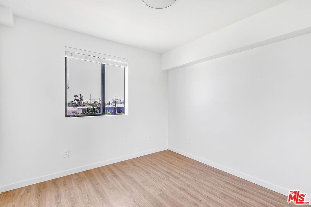 Residential Lease for rent at 747 Lillian Way 6, Los Angeles, Los Angeles County CA featuring 2 beds and 3 baths