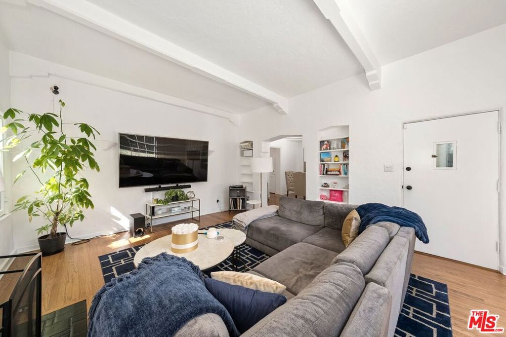 Residential Lease for rent at 601 N Hayworth Avenue, West Hollywood, Los Angeles County CA featuring 2 beds and 2 baths