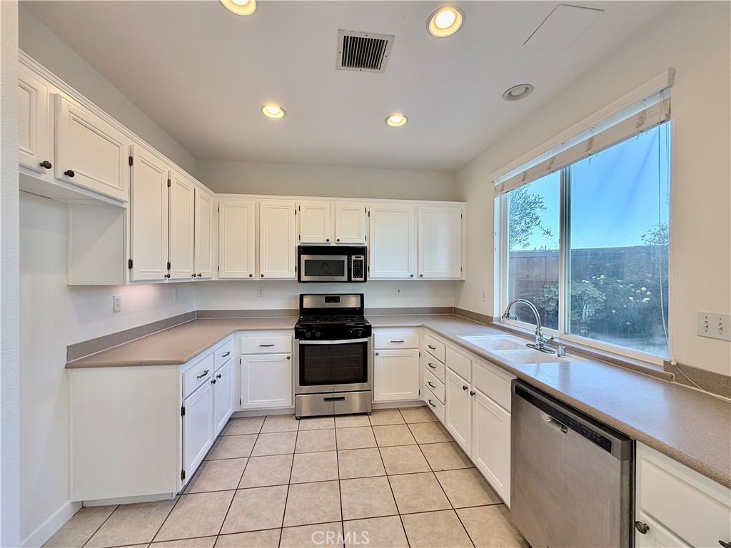 Residential Lease for rent at 4370 Saint Andrews, Chino Hills CA featuring 3 beds and 3 baths