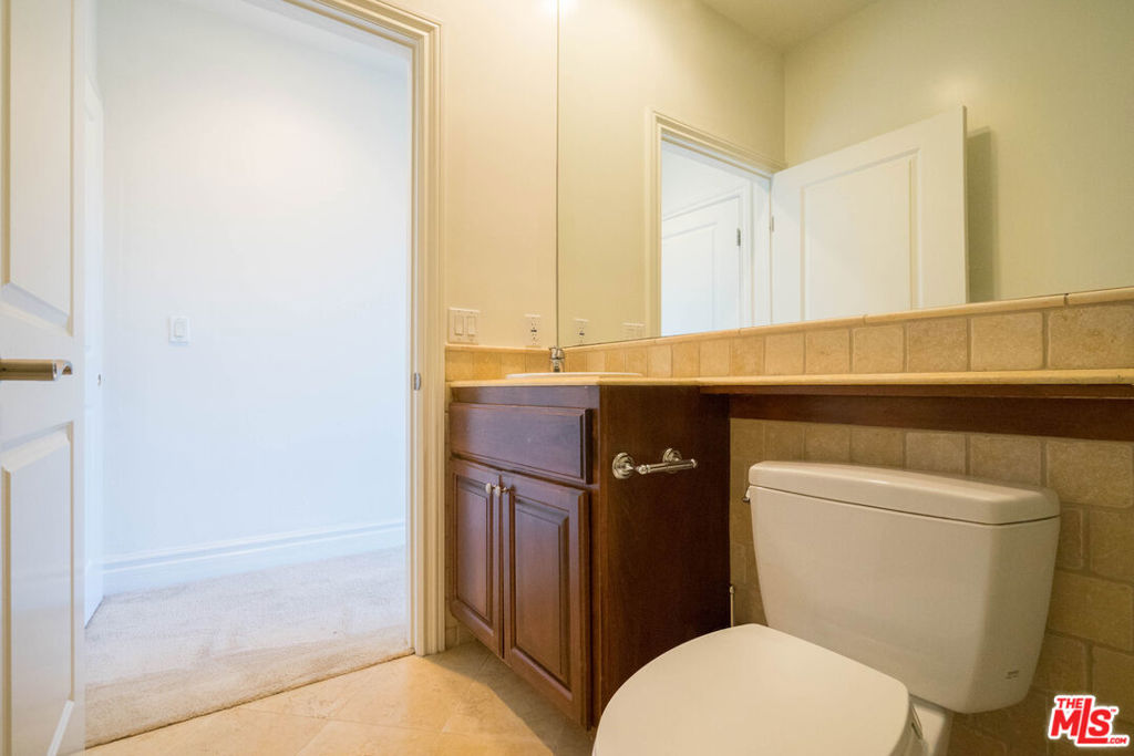 Residential Lease for rent at 8610 Chalmers Drive 406, Los Angeles, Los Angeles County CA featuring 2 beds and 3 baths