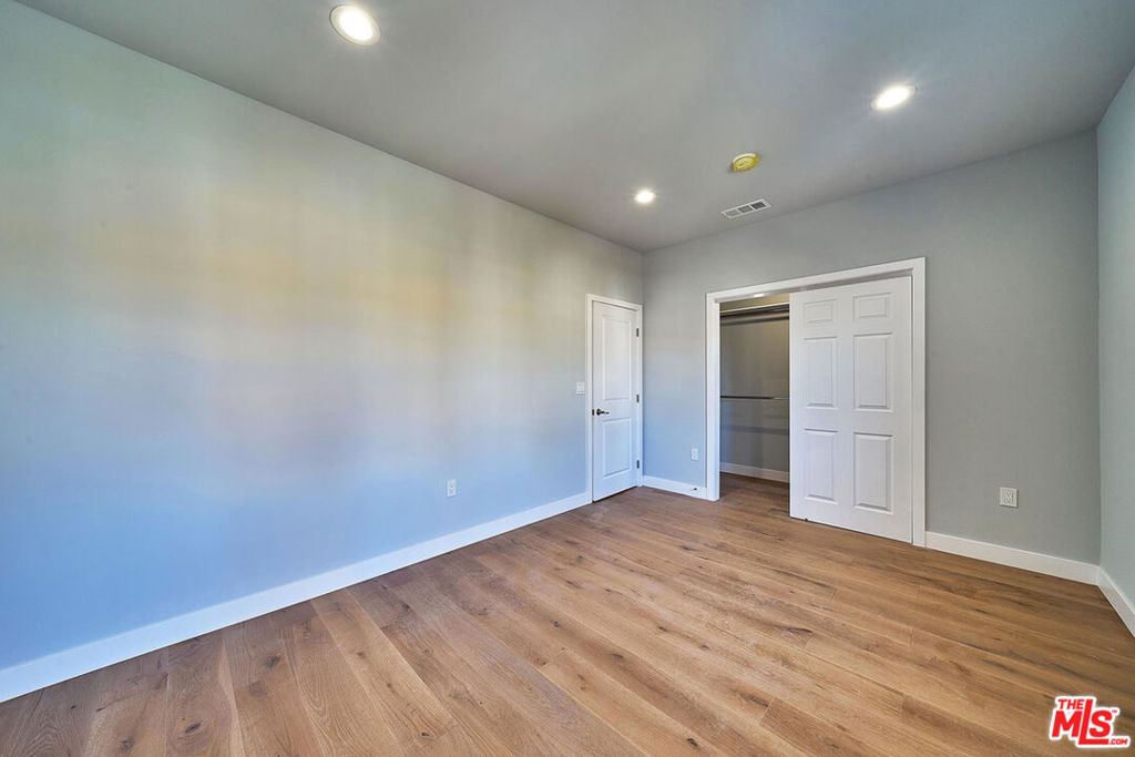 Residential Lease for rent at 1226 Meadowbrook Avenue, Los Angeles, Los Angeles County CA featuring 3 beds and 3 baths