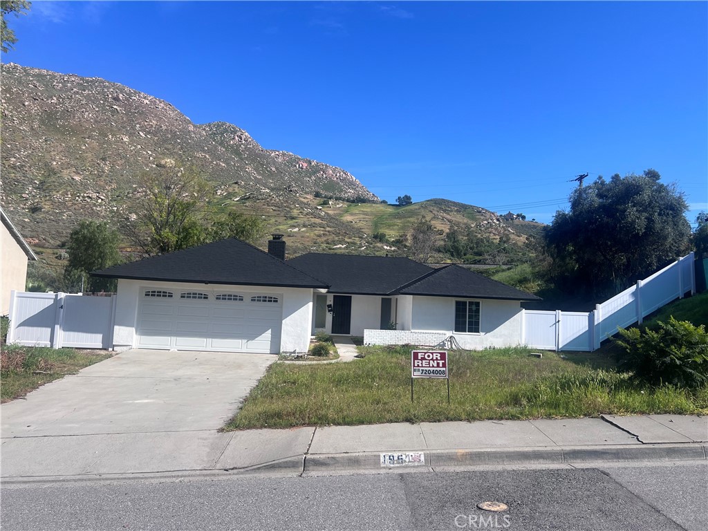 Residential Lease for rent at 195 Masters, Riverside CA featuring 3 beds and 2 baths