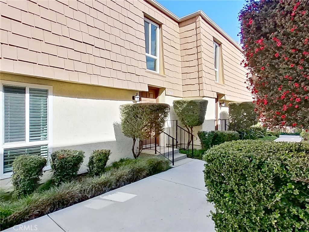 Residential for sale at 27464 Country Glen, Agoura Hills CA featuring 2 beds and 2 baths