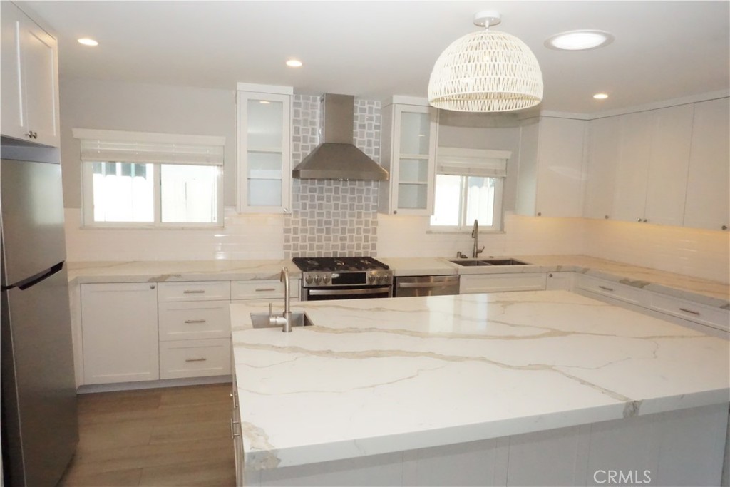 Residential Lease for rent at 184 E 20th B, Costa Mesa CA featuring 2 beds and 2 baths