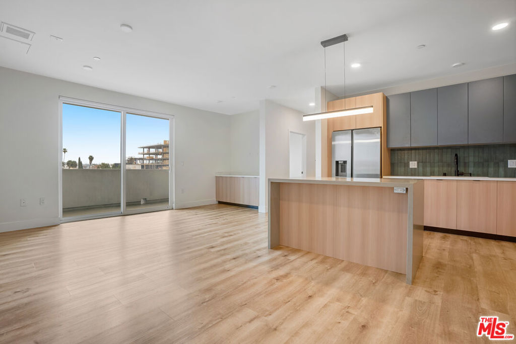 Residential Lease for rent at 5657 Virginia Avenue 403, Los Angeles, Los Angeles County CA featuring 3 beds and 3 baths