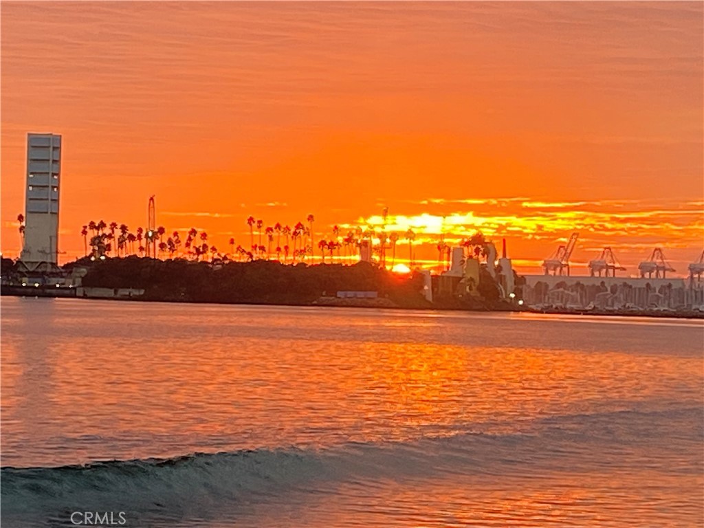 Residential Lease for rent at 800 E Ocean Boulevard, Long Beach CA and 1 bath