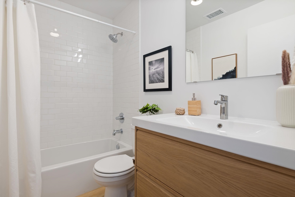 Residential for sale at 1233 1233 Hampel St., Oakland CA featuring 3 beds and 2 baths