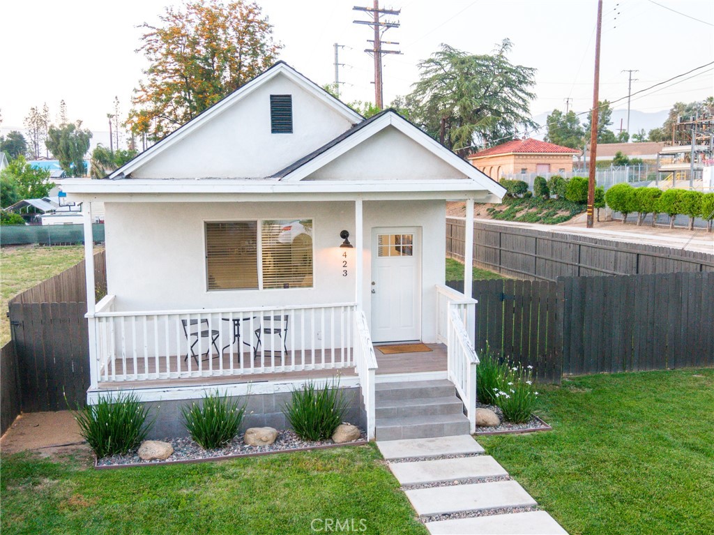 Residential Lease for rent at 423 E Stuart, Redlands CA featuring 4 beds and 2 baths