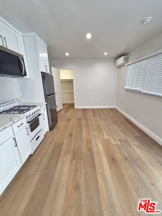 Residential Lease for rent at 1449 Butler Avenue unit 1A, Los Angeles, Los Angeles County CA and 1 bath