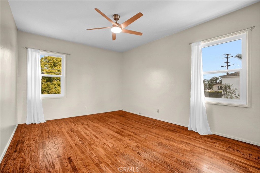 Residential Lease for rent at 5655 E 2nd, Long Beach, Los Angeles County CA featuring 2 beds and 1 bath