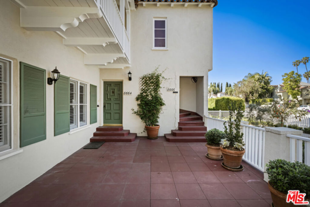 Residential Lease for rent at 8664 W Olympic Boulevard, Los Angeles, Los Angeles County CA featuring 2 beds and 2 baths