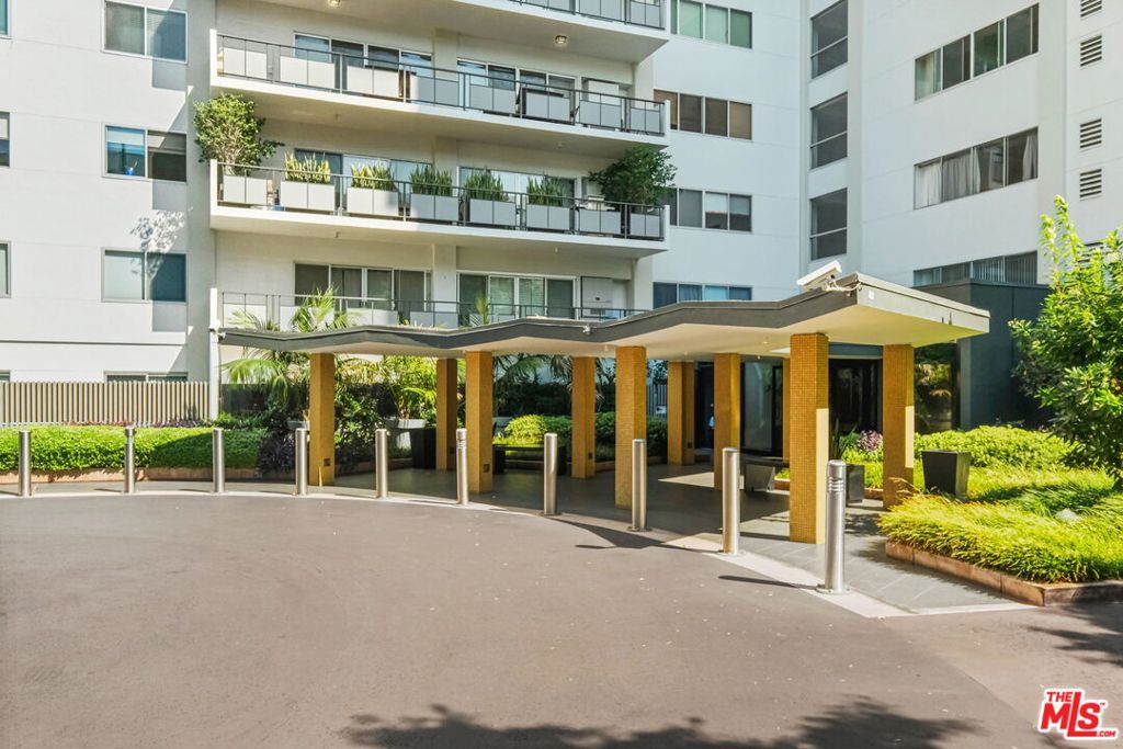 Residential Lease for rent at 1155 N La Cienega Boulevard 710, West Hollywood CA featuring 1 bed and 1 bath