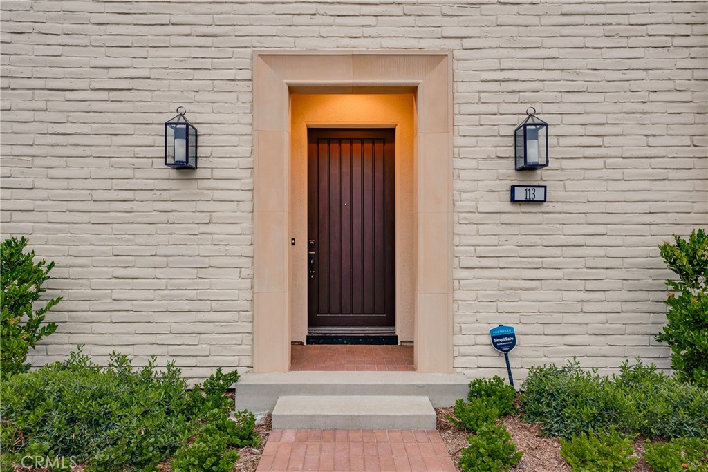 Residential Lease for rent at 121 Tall Reed, Irvine CA featuring 4 beds and 4 baths