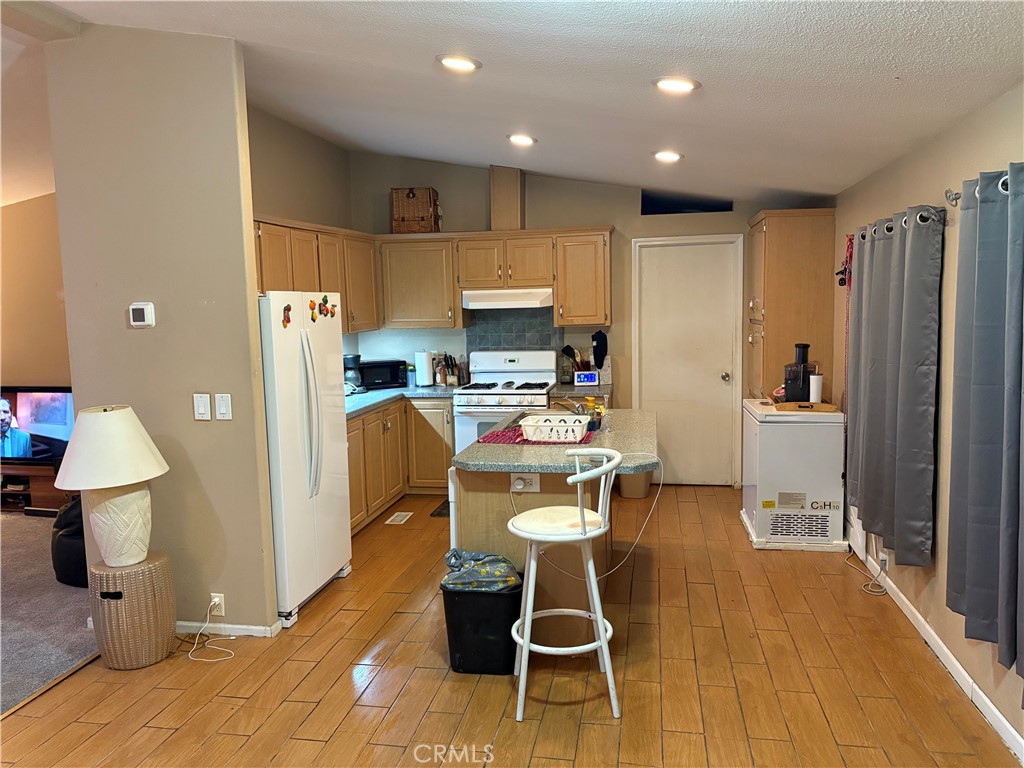 Manufactured In Park for sale at 6601 Eucalyptus, Bakersfield CA featuring 3 beds and 2 baths