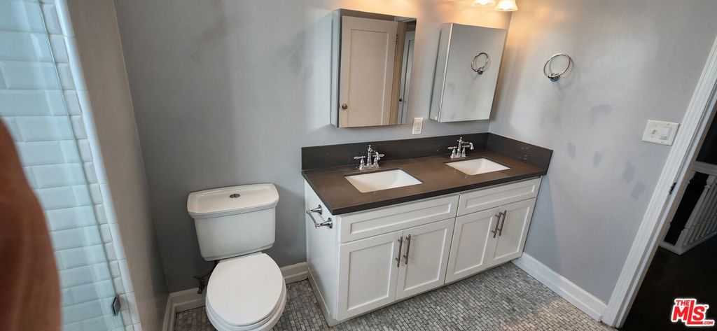 Residential Lease for rent at 1024 S Cloverdale Avenue, Los Angeles, Los Angeles County CA featuring 3 beds and 3 baths