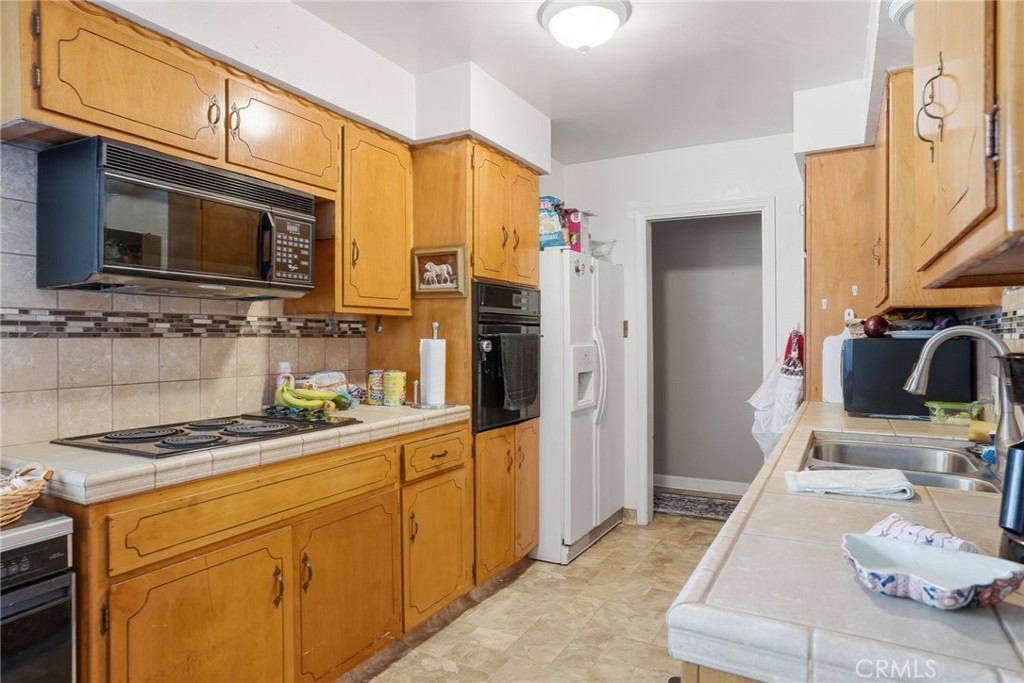 Residential for sale at 8507 Eucalyptus, Bakersfield CA featuring 3 beds and 2 baths