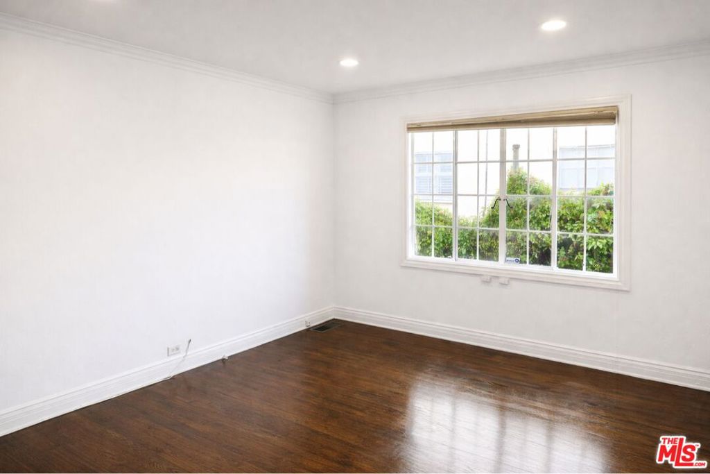 Residential Lease for rent at 214 S Spalding Drive, Beverly Hills, Los Angeles County CA featuring 2 beds and 2 baths